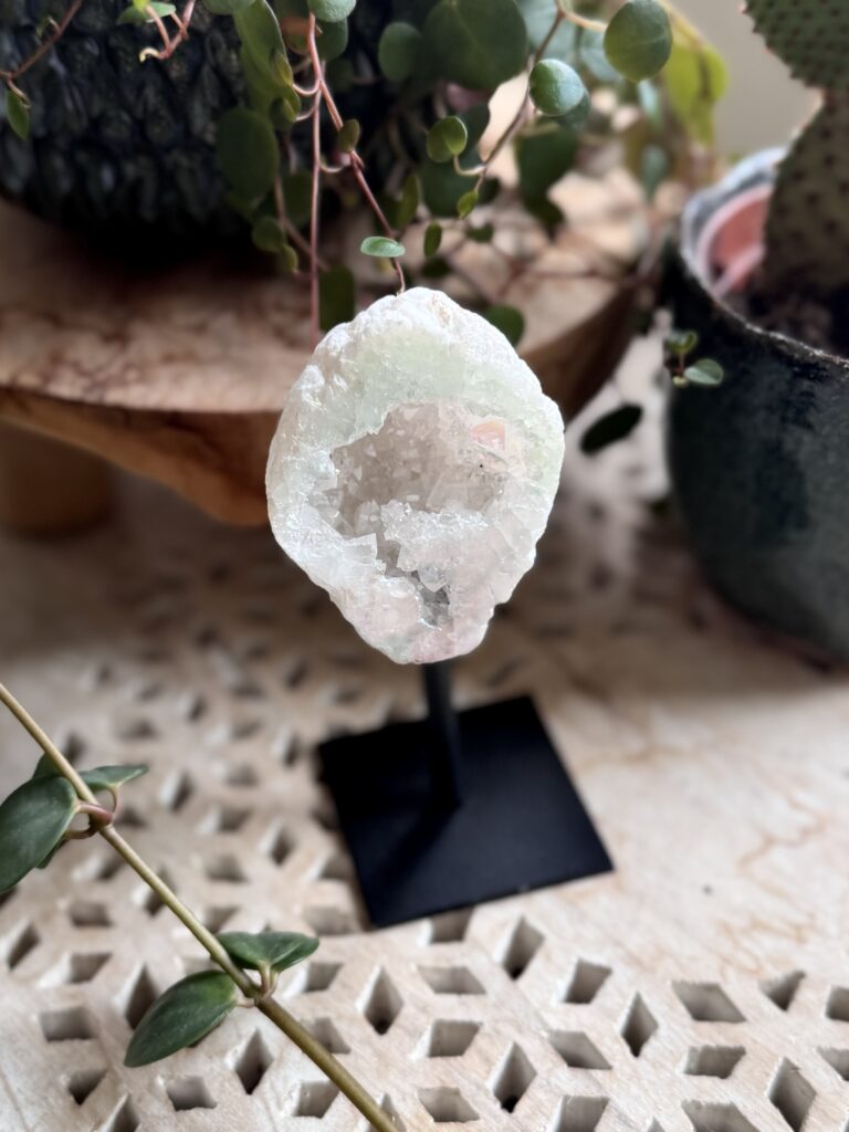 Angel aura geode op standaard #1