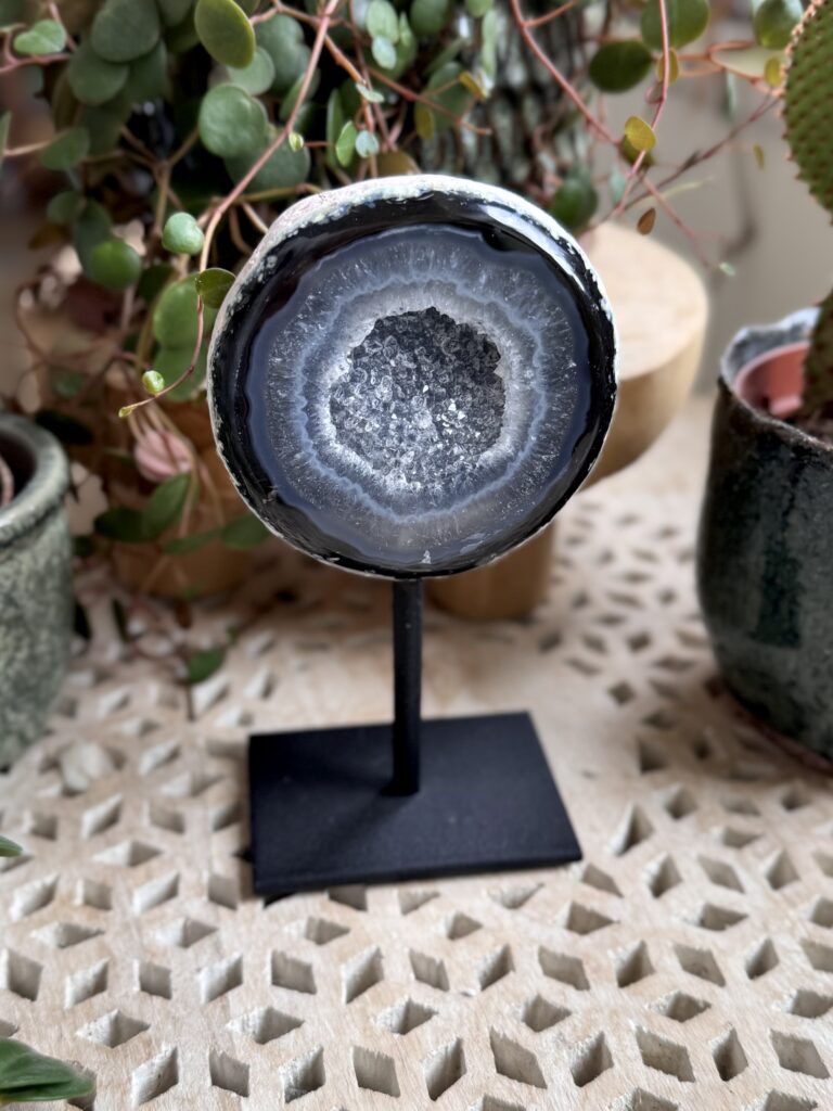 Druzy agaat op standaard #2